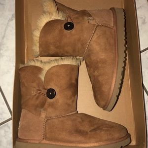 UGG SHORT BOOTS !